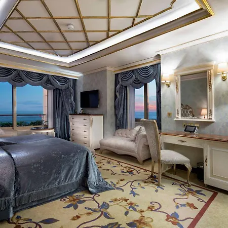 Merit Royal & Casino Hotel